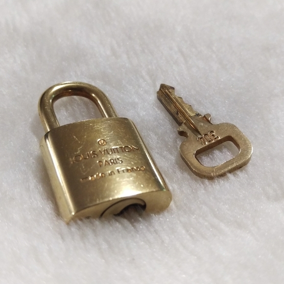 Louis Vuitton 1 Lock & 1 Key Set #304